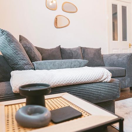 Mideyah Stays - 3 Bed Comfy House Cardiff Buitenkant foto