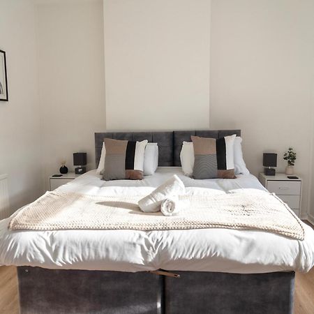 Mideyah Stays - 3 Bed Comfy House Cardiff Buitenkant foto
