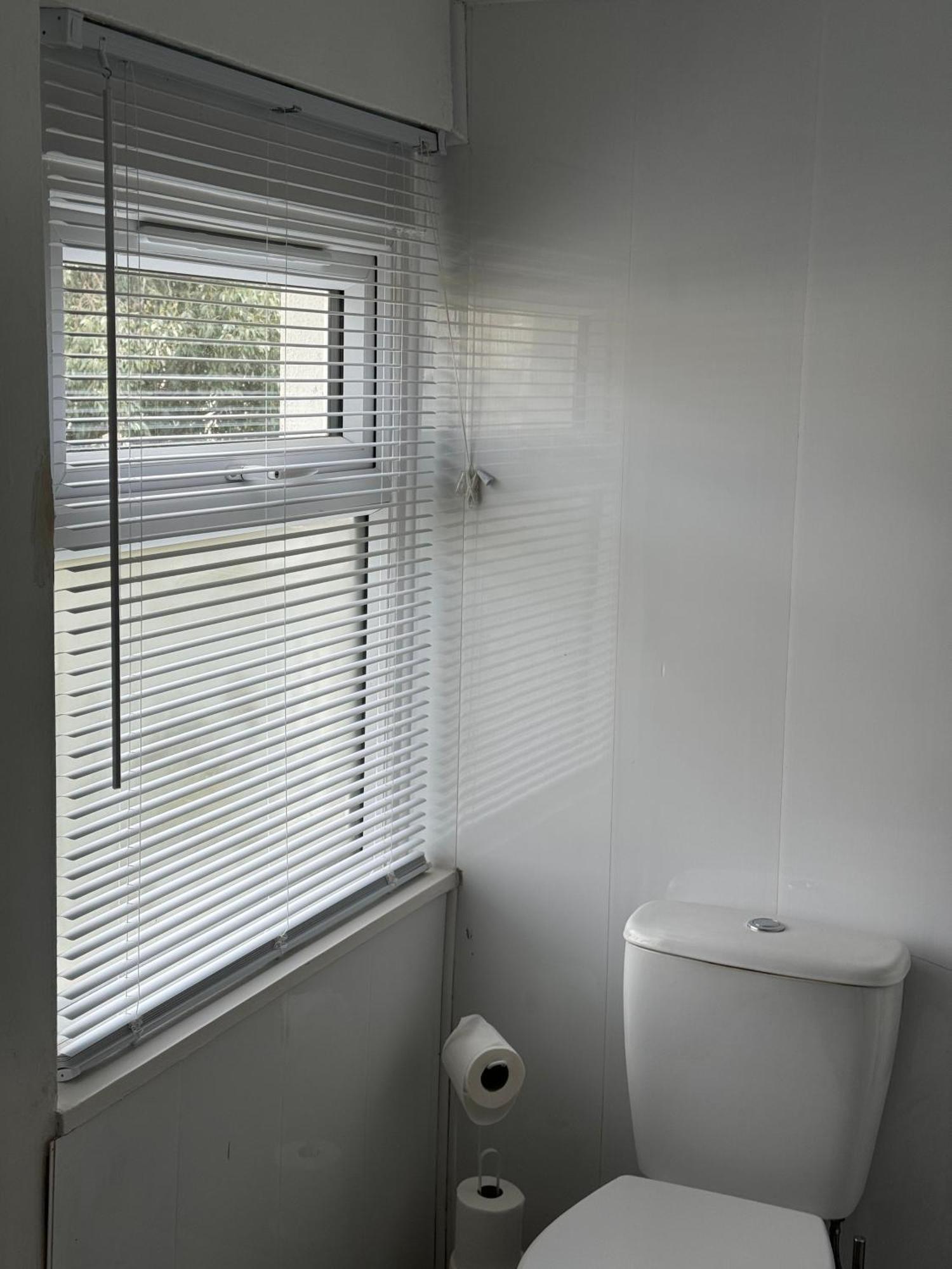 Mideyah Stays - 3 Bed Comfy House Cardiff Buitenkant foto
