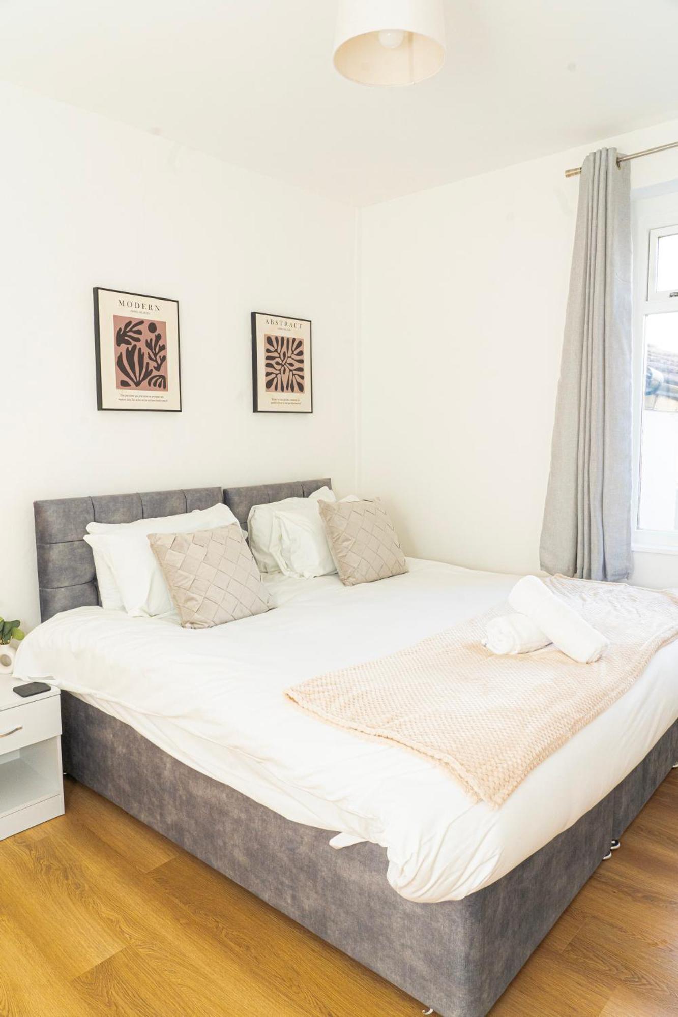 Mideyah Stays - 3 Bed Comfy House Cardiff Buitenkant foto