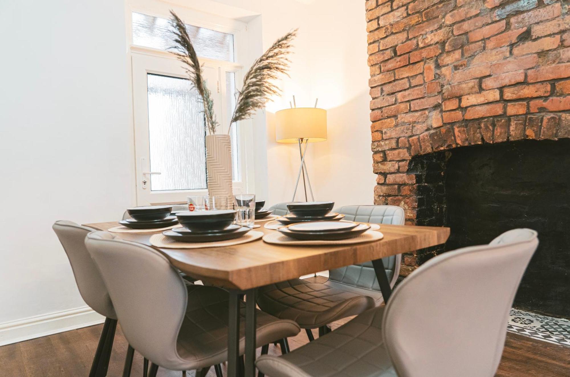 Mideyah Stays - 3 Bed Comfy House Cardiff Buitenkant foto