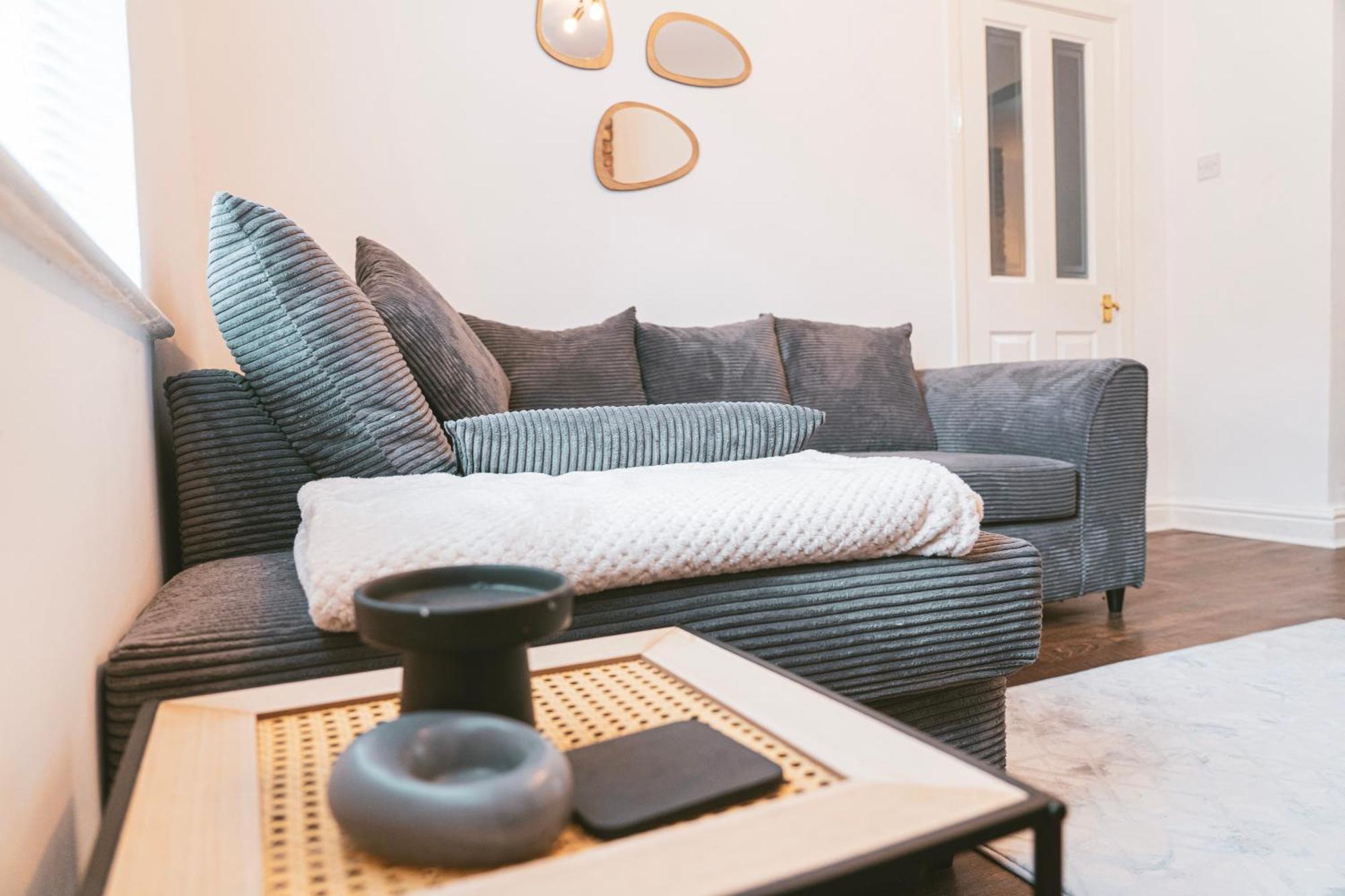 Mideyah Stays - 3 Bed Comfy House Cardiff Buitenkant foto