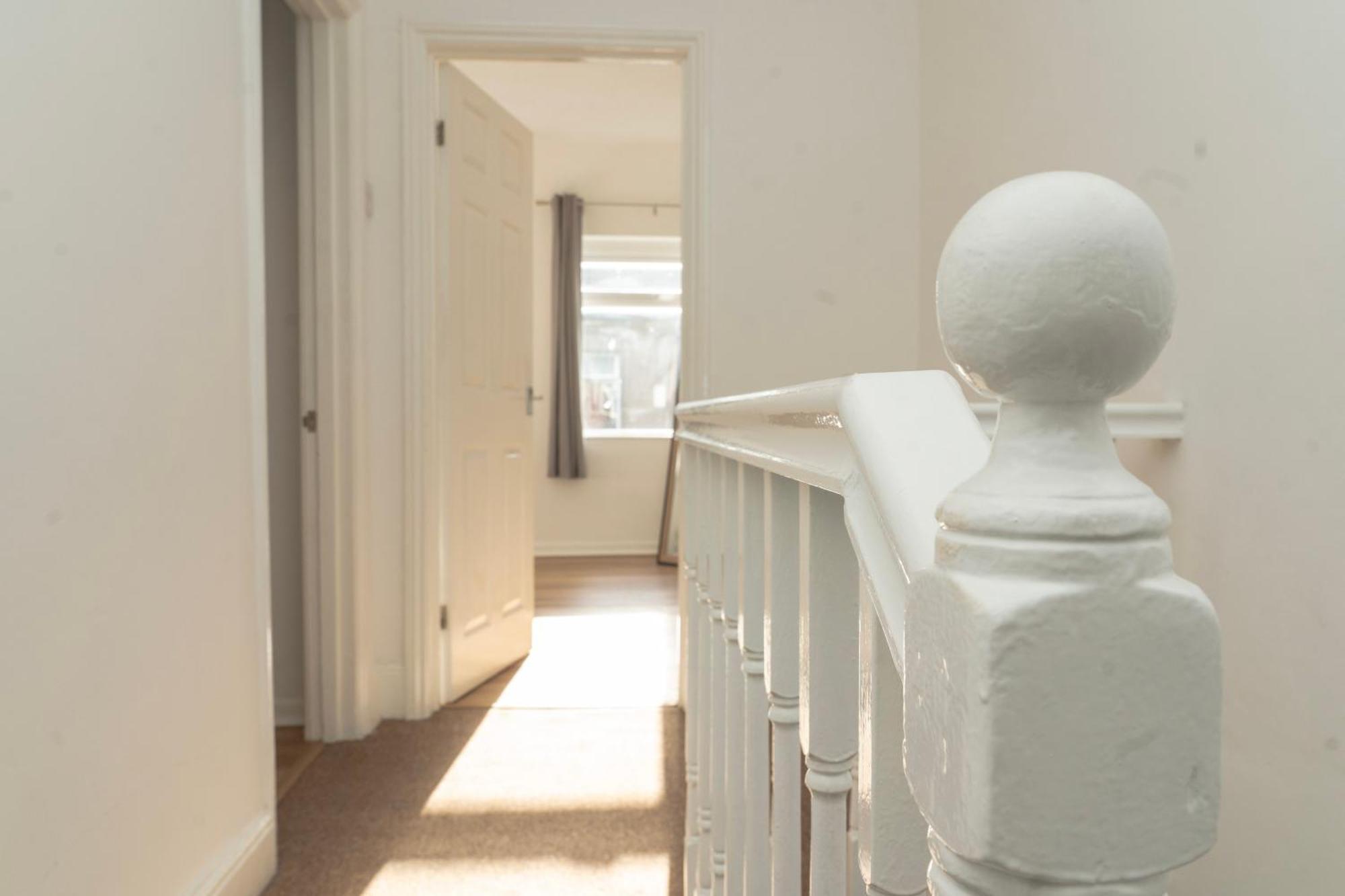 Mideyah Stays - 3 Bed Comfy House Cardiff Buitenkant foto