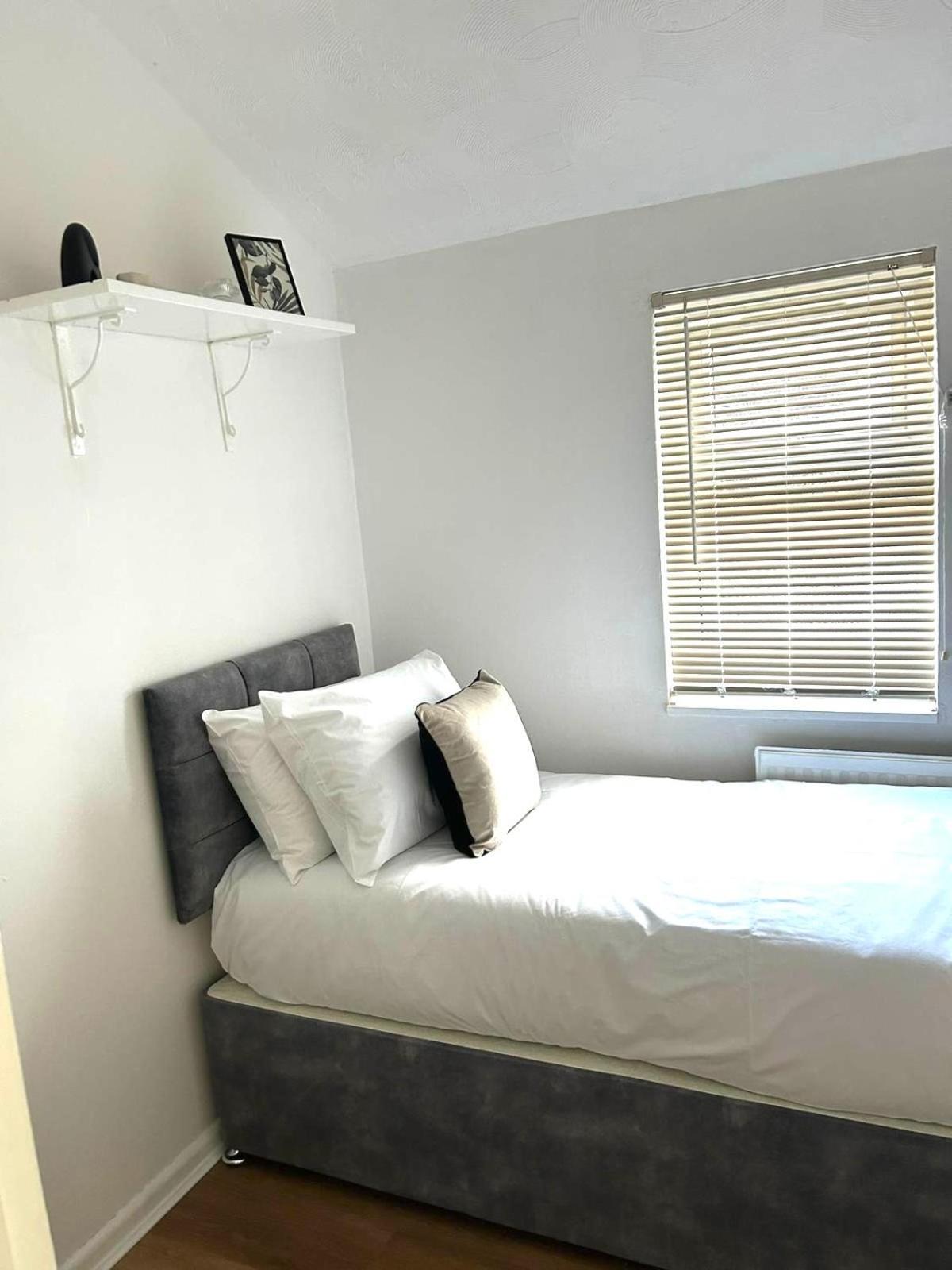 Mideyah Stays - 3 Bed Comfy House Cardiff Buitenkant foto