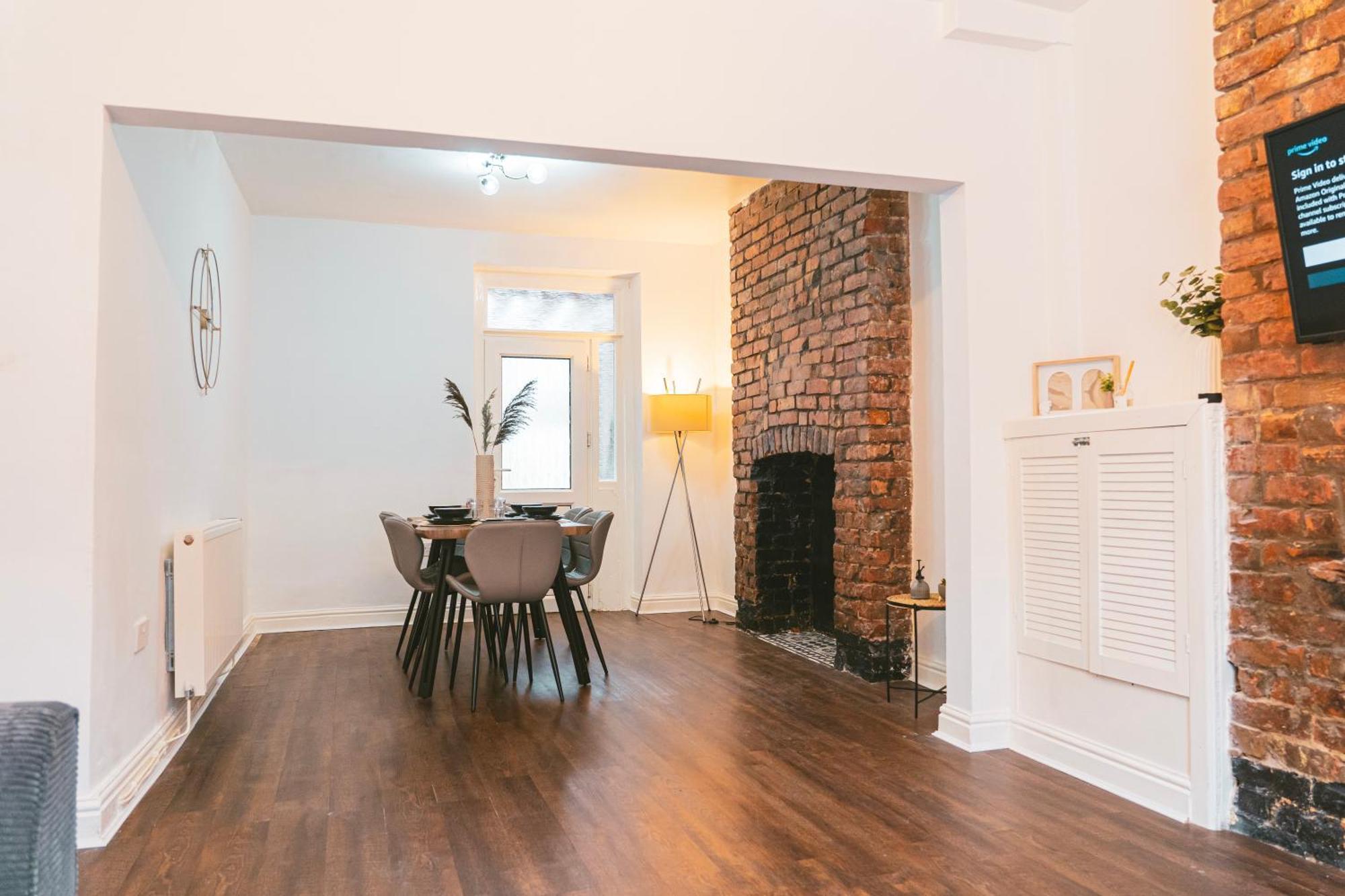 Mideyah Stays - 3 Bed Comfy House Cardiff Buitenkant foto